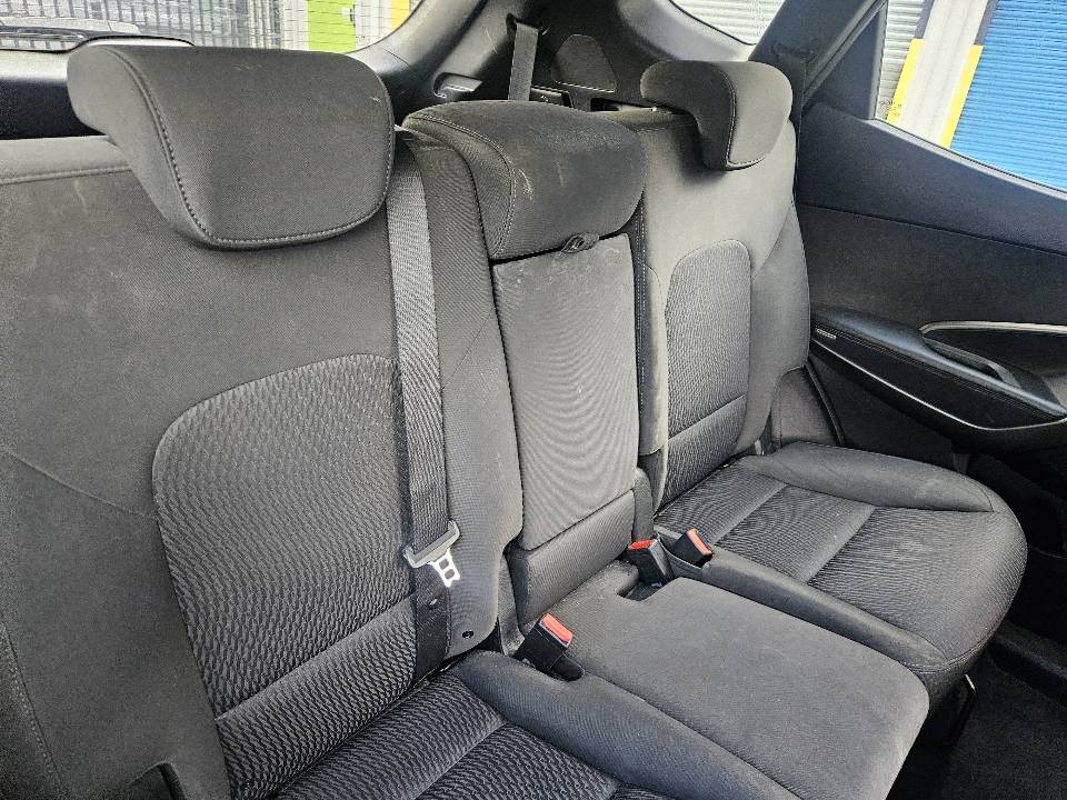 2016 Hyundai Santa Fe  auto low kms 7 seats easy finance 11.jpg